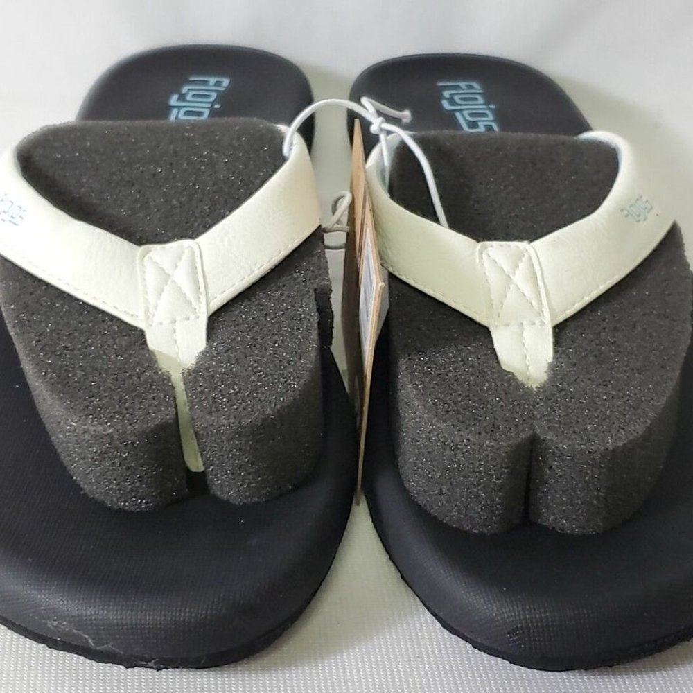 NWT Flojos Black & White Flex Flip Flops Size 5/6